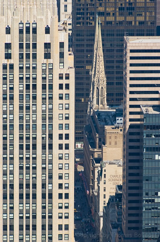 usa-0099.jpg - St. Patrick Cathedral rechts, Rockefeller Center links